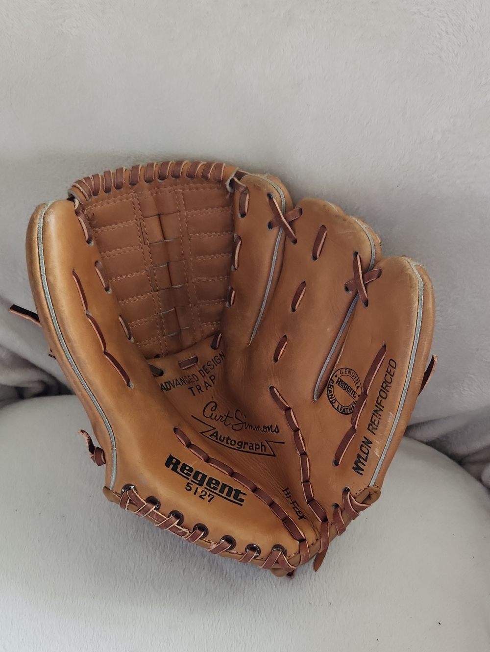 Regent Baseball Glove - Classic Tan Leather Finish Carl Simmons Autograph RHT